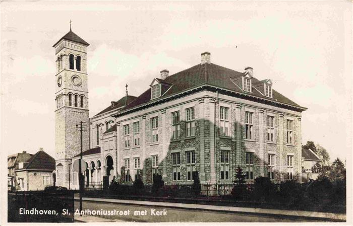 EINDHOVEN NL St Anthoniusstraat met Kerk
