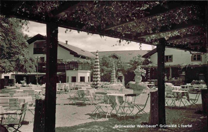 Gruenwald  Muenchen Gruenwalder Weinbauer mit Bayernwinkel Gartenterrasse