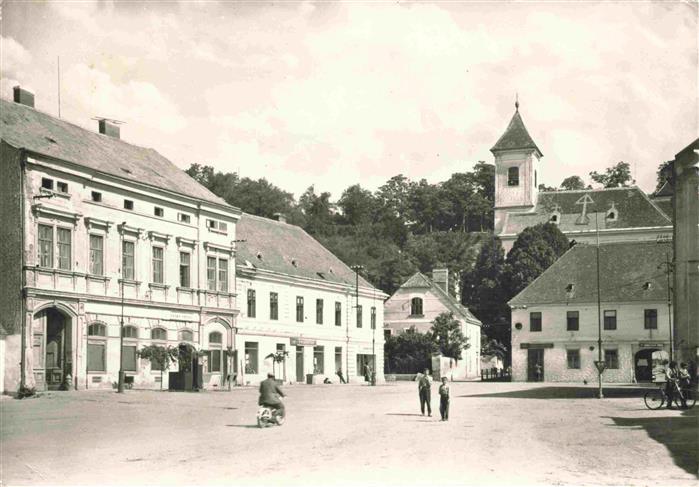 Jaroslavice u Znaima Znojmo Znaim CZ Ortszentrum Blick zur Kirche
