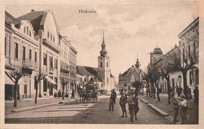 Hodonin Goeding CZ Strassenpartie Kirche Pferdefuhrwerk