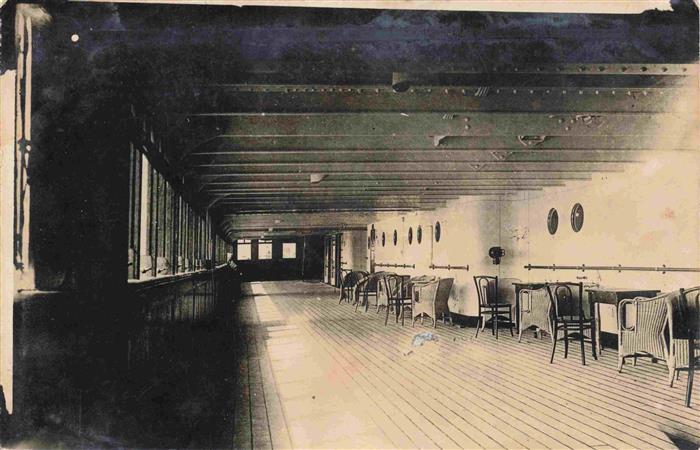 Dampfer Oceanliner Hamburg Promenaden Deck