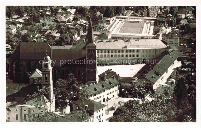 BERCHTESGADEN Bayern Pfarr und Stiftskirche mit neuem Kur Hofgarten