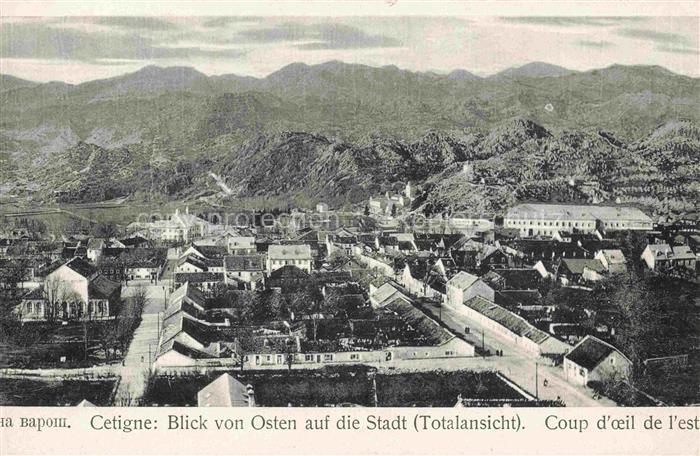 Cetigne Cetinje Montenegro Blick von Osten auf die Stadt
