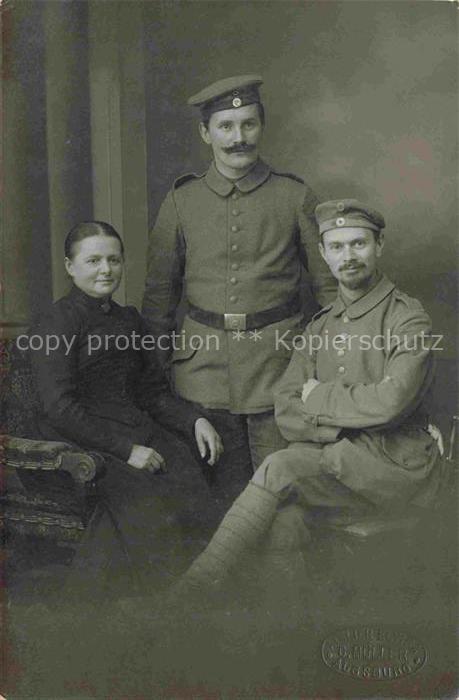 AUGSBURG  CITY Frau mit Soldaten Aufnahme