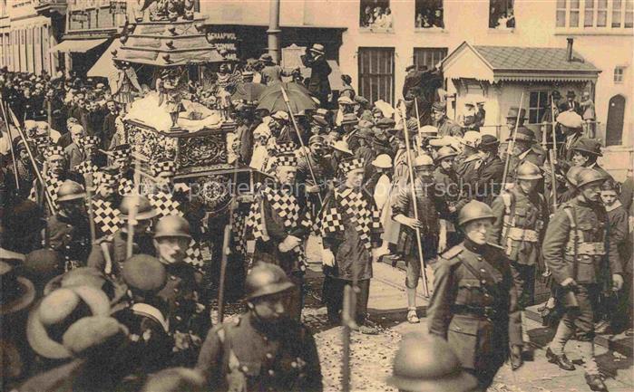 Bruges  BRUGGE Belgie Procession du St Sang Le tombeau de MS entaure des Chavall