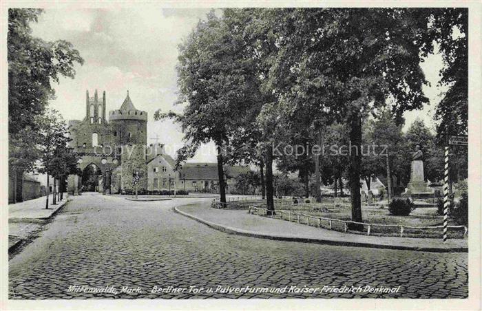 Mittenwalde Mark Berliner Tor und Pulverturm mit Kaiser Friedrich Denkmal