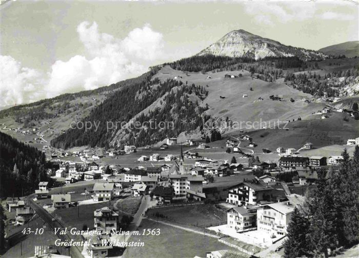 Wolkenstein Groeden Selva Val Gardena Suedtirol IT Panorama