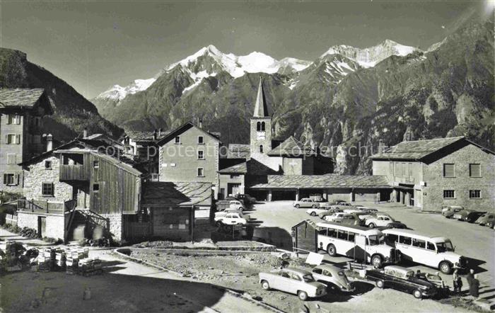 Postbus Postauto Omnibus Dorfplatz Kirche Graechen Wallis Weisshorn Brunegghorn