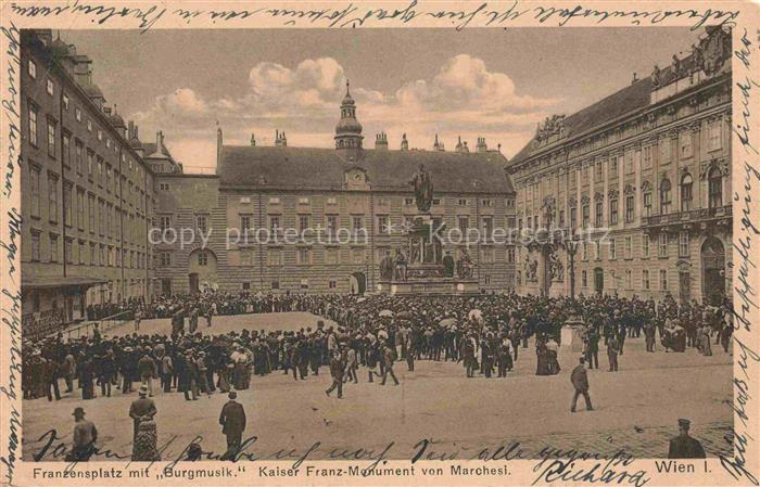 WIEN AT Franzensplatz mit Burgmusik Kaiser Franz Monument von Marchesi