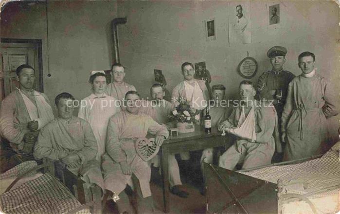 TRIER  CITY Verwundete Soldaten im Lazarett Gruppenaufnahme