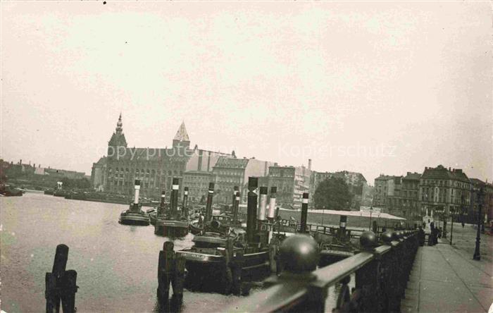 HAMBURG  CITY Hafen Promenade