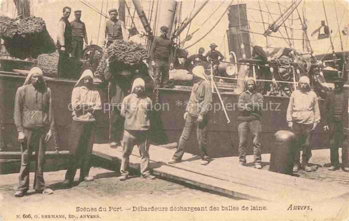ANVERS Antwerpen Scenes du Port Debardeure dechargeant des balles de laine