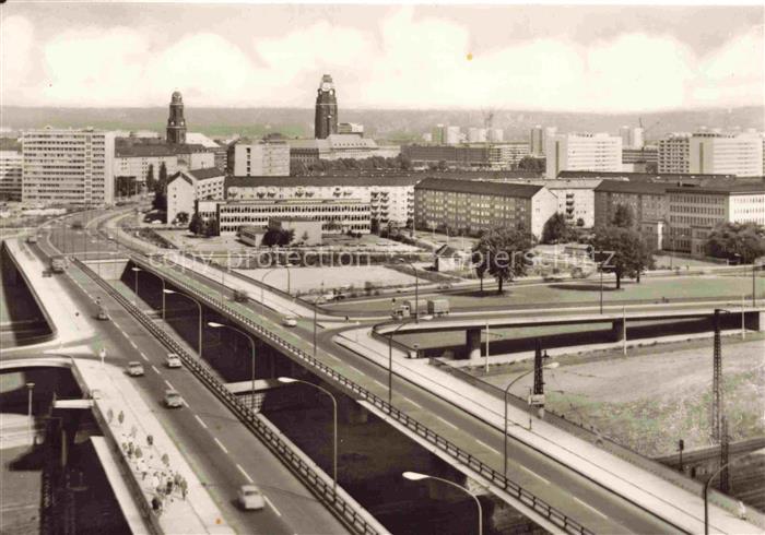 DRESDEN Elbe Blick auf Budapester Strasse und zum Stadtzentrum