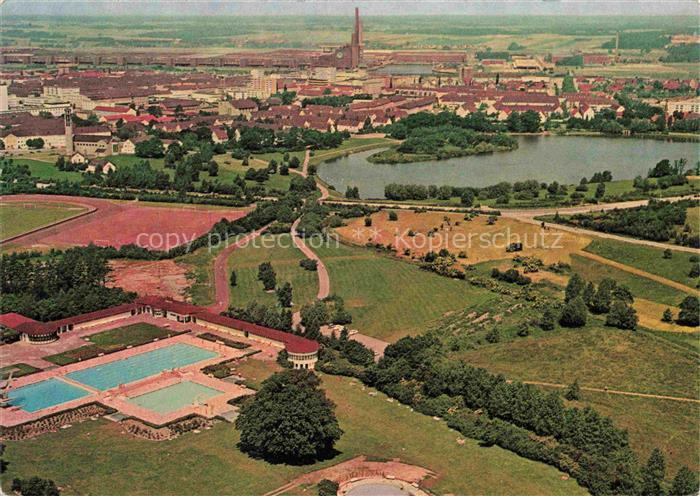 WOLFSBURG Niedersachsen Fliegeraufnahme mit Schwimmbad und Schillerteich
