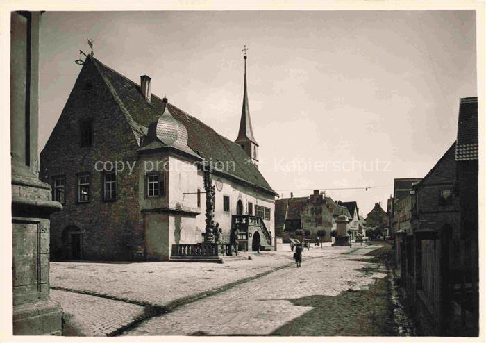 Frickenhausen Mainfranken Ochsenfurt Bayern Rathaus und Mariensaeule