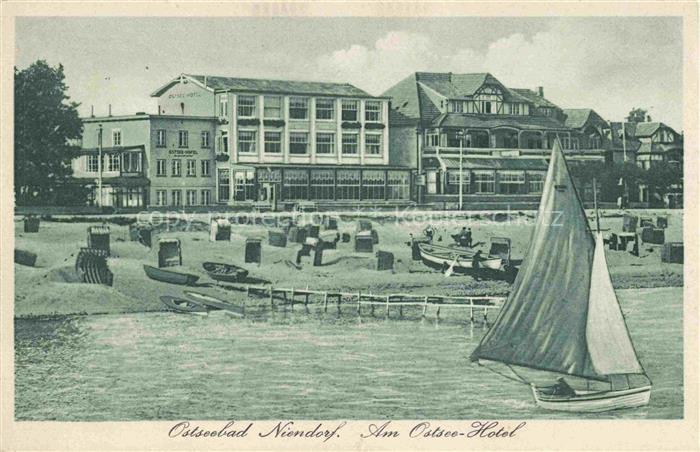 NIENDORF  Ostseebad Timmendorferstrand Am Ostsee-Hotel Strand Segelboot