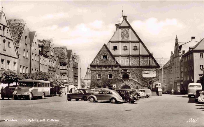 Weiden  Oberpfalz Stadtplatz mit Rathaus