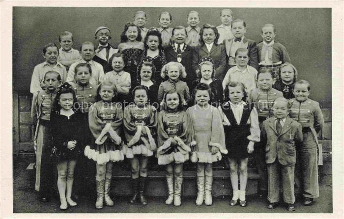 Solln MueNCHEN Schaefers Maerchenstadt Liliput Gruppenbild