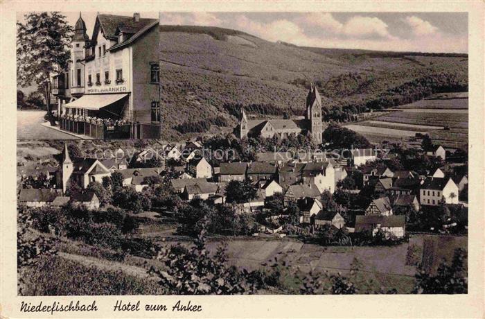 Niederfischbach Altenkirchen Westerwald Rheinland-Pfalz Gesamtansicht mit Kirche