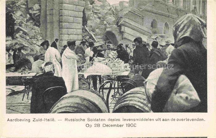 Velsen Noord Holland NL Russische Soldaten deelen levensmiddelen uit aan de over