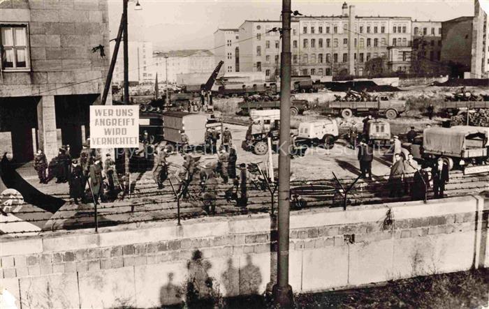 BERLIN  CITY Blick in die Wilhelmstrasse Die Mauer