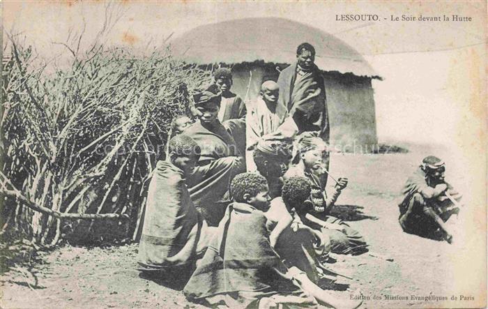 Lessouto Lesotho Le sour devant la hutte