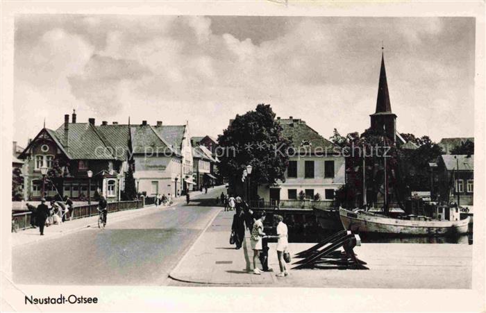 Neustadt Ostsee Holstein Schleswig-Holstein Partie im Ortszentrum Bruecke Blick