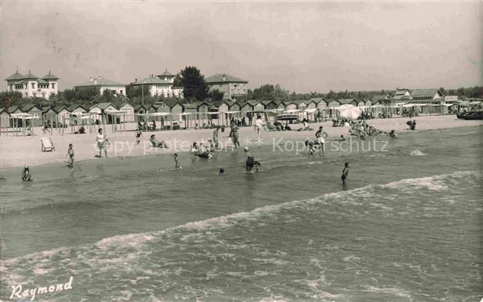 Salou Tarragona Costa Dorada ES A la playa