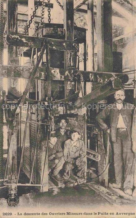 Auvergne (Region) La descente des ouvriers Mineurs dans le puits en Auvergne
