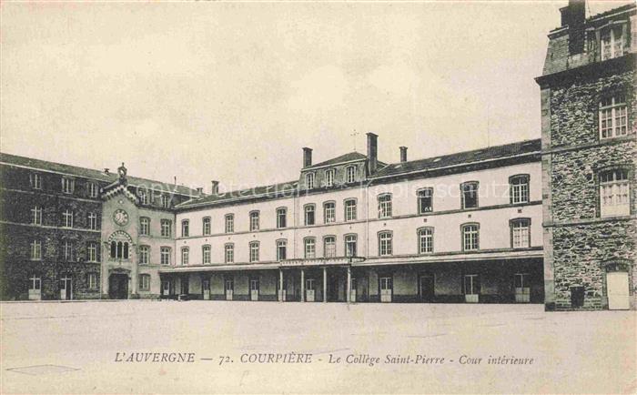 Courpiere Thiers 63 Puy-de-Dome Le Collège Saint Pierre Cour intérieure