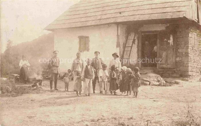 Ungarn HU Bauernfamilie auf dem Land waehrend des 1. Weltkriegs