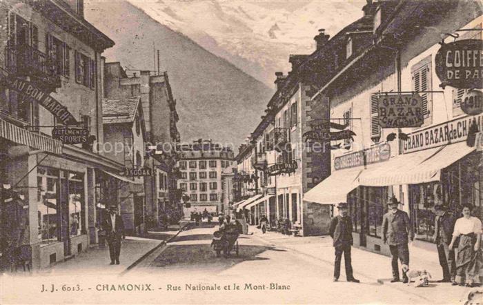 CHAMONIX BONNEVILLE 74 Haute-Savoie Rue Nationale et le Mont Blanc