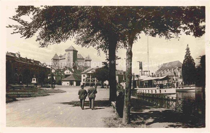 ANNECY 74 Haute-Savoie Place le port et le château