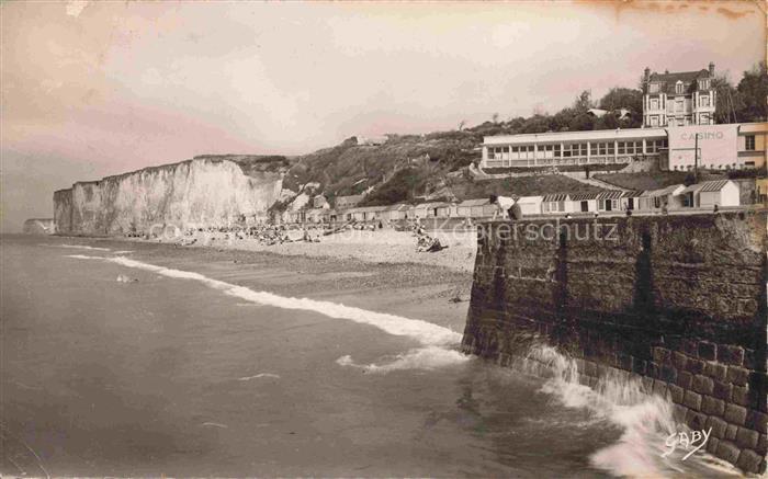Veules-les-Roses Dieppe 76 Seine-Maritime La plage et le casino