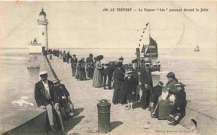 LE TREPORT Dieppe 76 Seine-Maritime Le Vapeur Lée passant devant la jetée et le