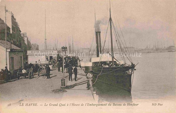 LE HAVRE 76 Le Grand Quai à l'heure de l'embarquement du Bateau de Honfleur
