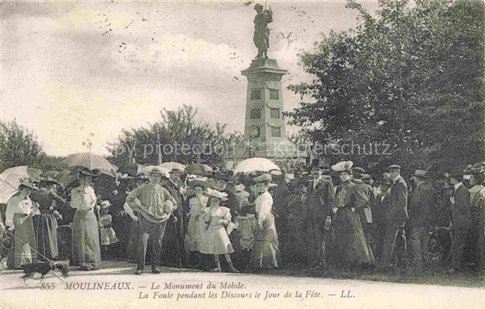 Moulineaux ROUEN 76 Seine-Maritime Le Monument du Mobile La foule pendant les di