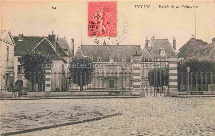 Melun 77 Seine-et-Marne Entrée de la Préfecture