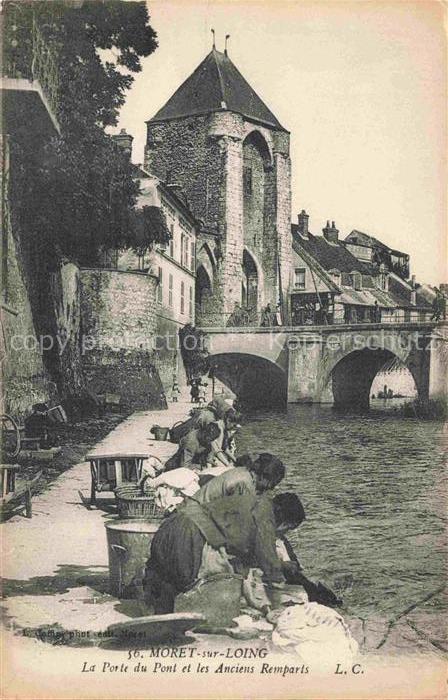 Moret-sur-Loing 77 Seine-et-Marne La Porte du Pont et les anciens remparts