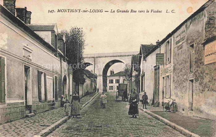 Montigny-sur-Loing 77 Seine-et-Marne La Grande Rue vers le viaduc