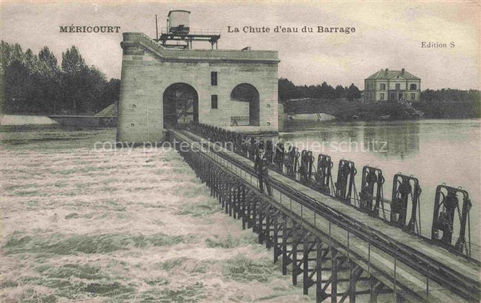 Mericourt Mantes-la-Jolie 78 Yvelines La chute d'eau du barrage