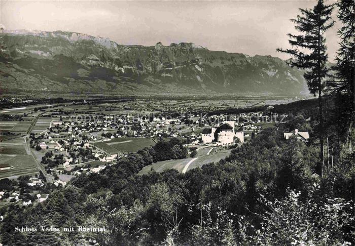 Vaduz Liechtenstein FL Panorama mit Schloss Rheintal