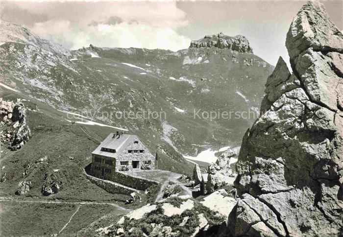 Pfaelzerhuette 2111 Bettlerjoch Liechtenstein Berghaus mit Gorvion Rhaetikon