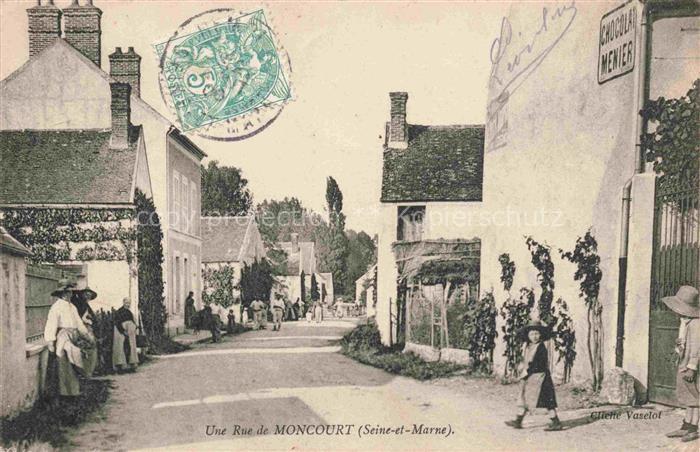 Moncourt Monhofen Chateau-Salins 57 Moselle Une rue au centre