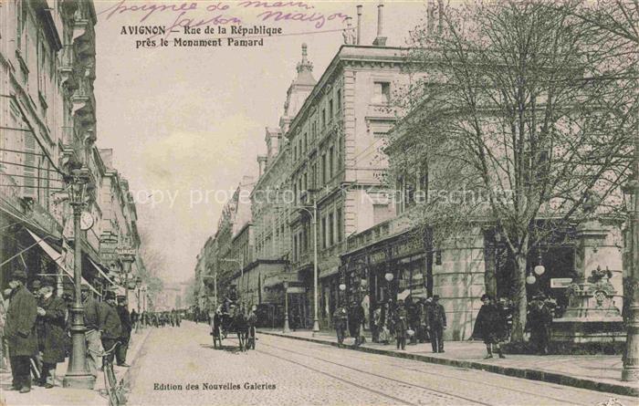 AVIGNON 84 Vaucluse Rue de la République près le Monument Pamard