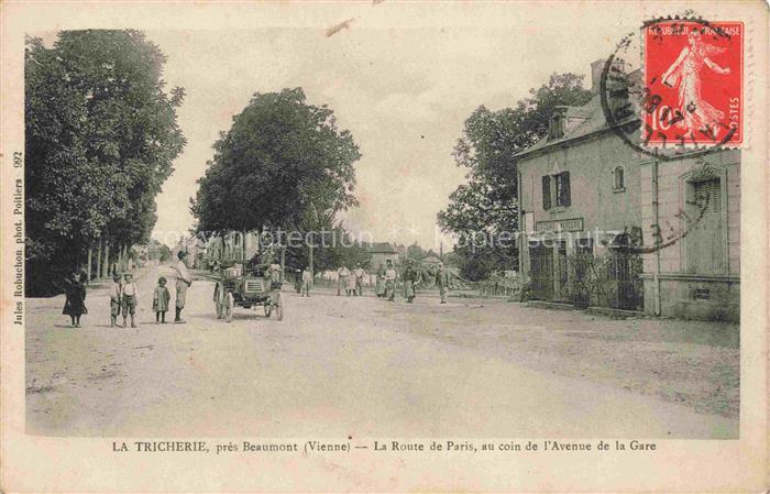 La Tricherie Beaumont Chatellerault 86 Vienne La Route de Paris au coin de l'Ave