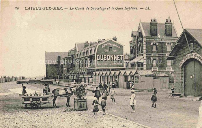 CAYEUX -SUR-MER Abbeville 80 Somme Le Canot de Sauvetage et le Quai Neptune