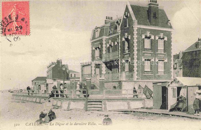 CAYEUX -SUR-MER Abbeville 80 Somme La digue et la denière villa