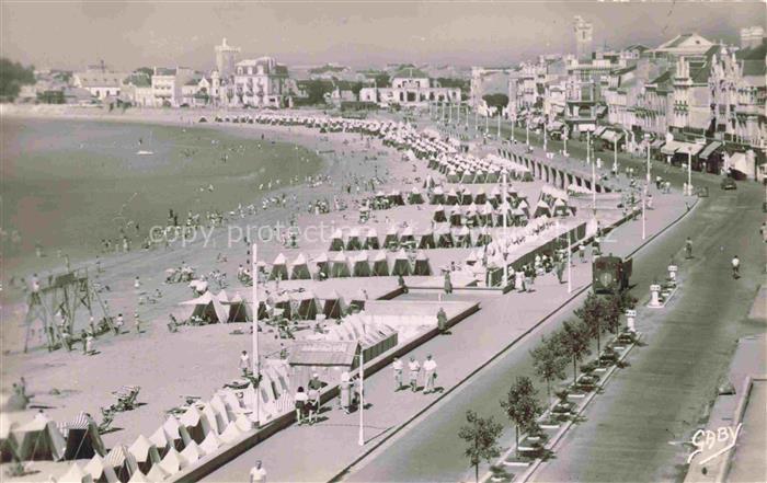 Les Sables-d Olonne 85 La plage et le remblai