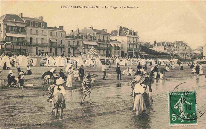 Les Sables-d Olonne 85 La plage et le remblai